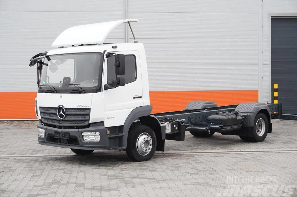 Mercedes-Benz Atego 1223 16.000km !!! Chassis 7m , 3-seat Cab Camiones chasis