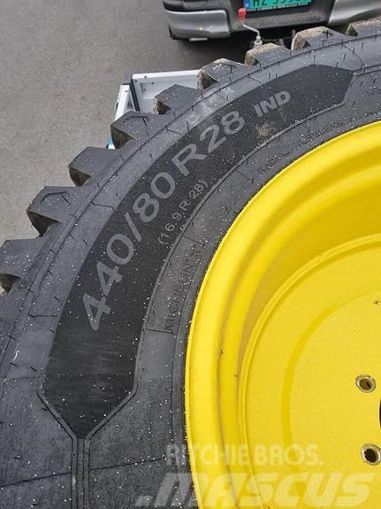 John Deere Hjul par: Michelin Crossgrip 440/80R28 Fakspro Gul Neumáticos, ruedas y llantas