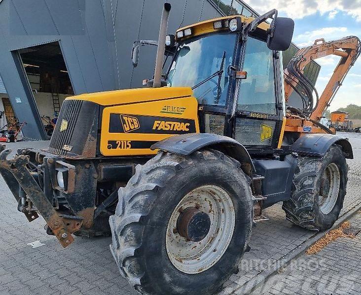 JCB Fastrac 2115 2 WD mit Gilbers Mähausleger Tractores