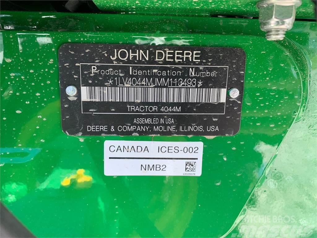 John Deere 4044M Tractores