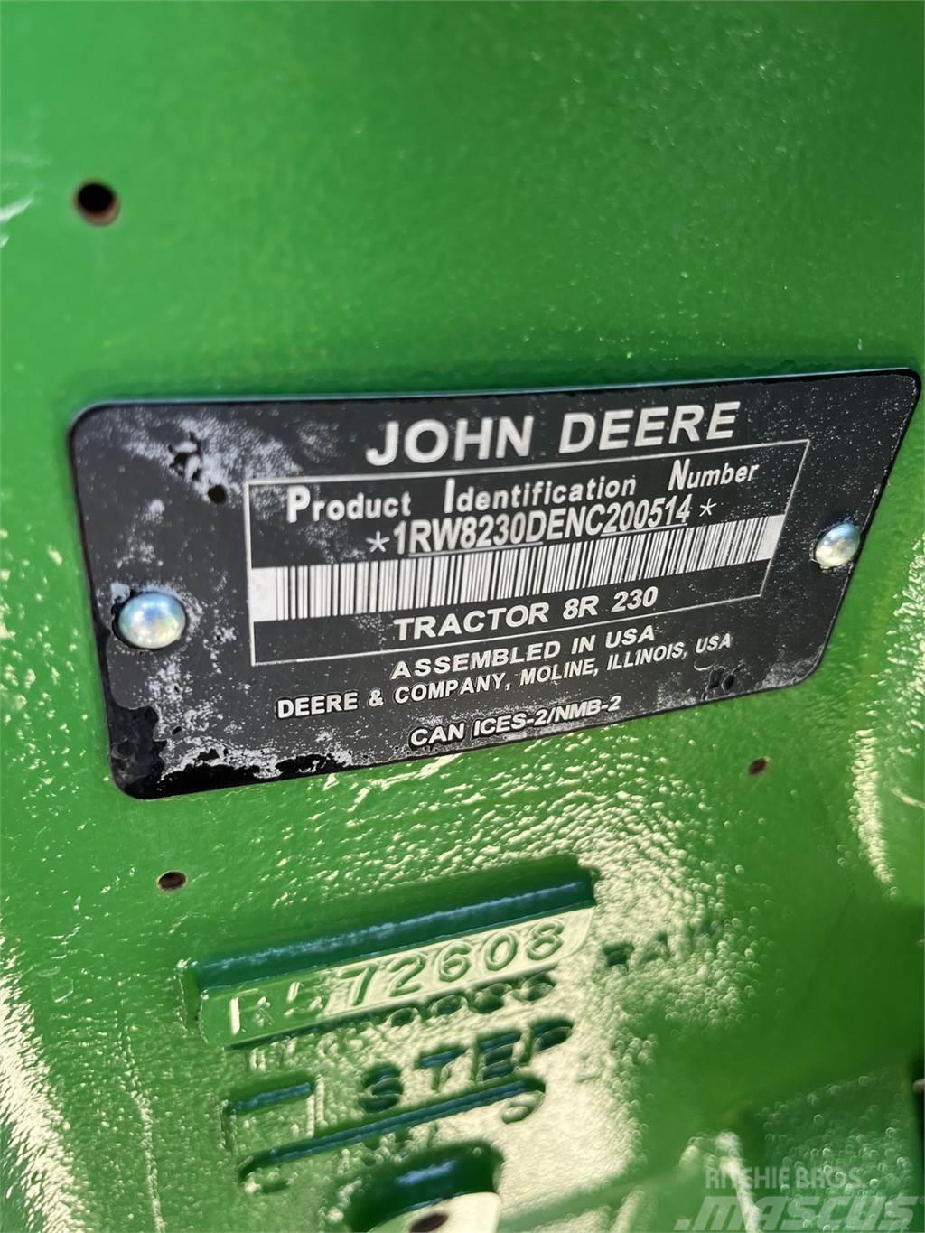John Deere 8R 230 Tractores