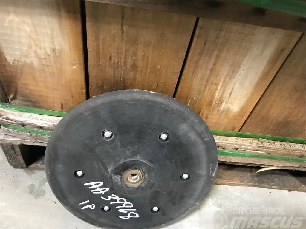 John Deere AA39968 rubber closing wheel Otras máquinas para siembra