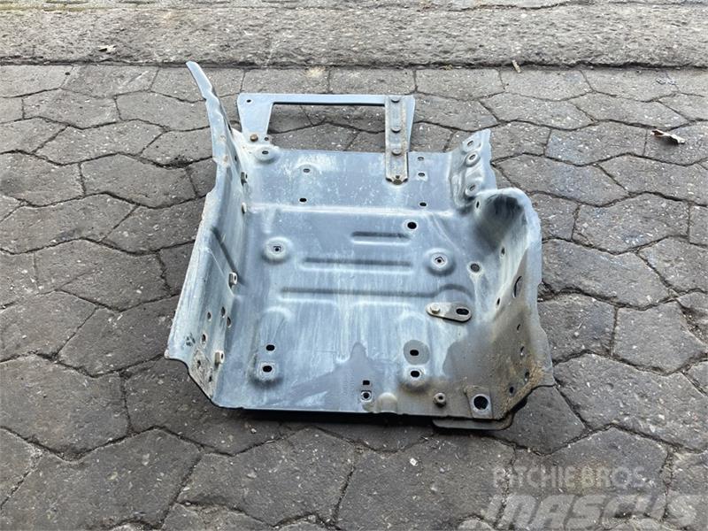 Scania  STEP WELL PLATE, RIGHT NGS 2554008 Otros componentes - Transporte