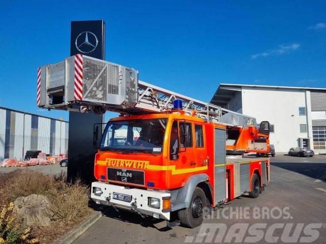 MAN 15.284LC Metz DLK 23-12 Feuerwehr Drehleiter Otros camiones