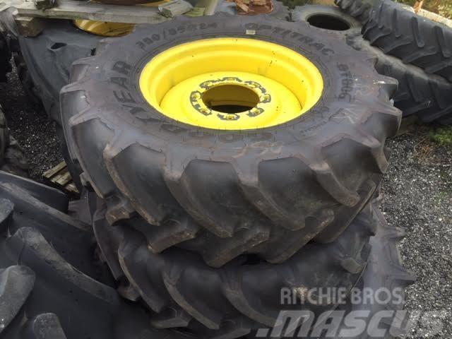 Goodyear 380-85-24 8 HULS BORING Neumáticos, ruedas y llantas