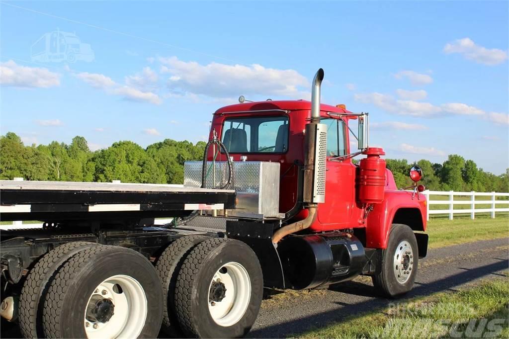 Mack R686ST Cabezas tractoras