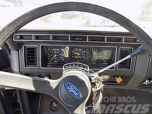 Ford F700 Camiones caja cerrada