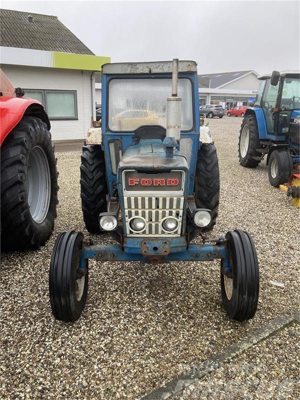 Ford 4000 m hus Tractores