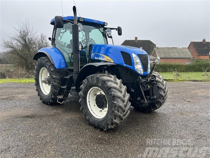 New Holland T7030 Tractores