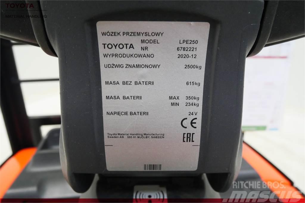 Toyota LPE250 Transpaletas Eléctricas con plataforma