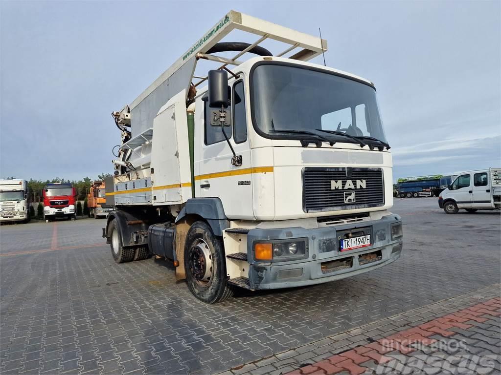 MAN WUKO MORO KOMBI FOR CHANNEL CLEANING Camiones aspiradores/combi