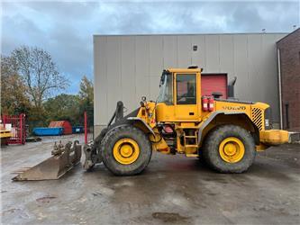 Volvo L 110 E Bucket and Forks