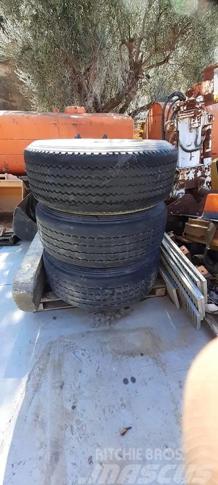 Bridgestone 385/65R22.5 Neumáticos, ruedas y llantas