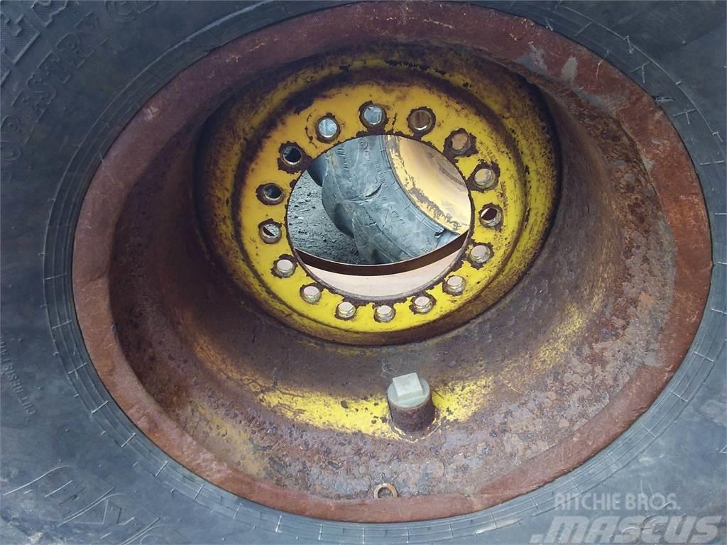 John Deere 1710d 24x26,5 Neumáticos, ruedas y llantas