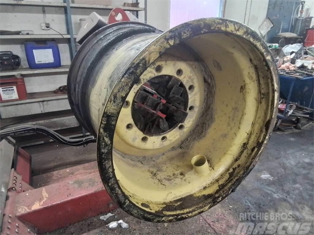 John Deere 1110E 24x26,5 Neumáticos, ruedas y llantas