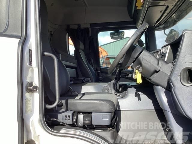 Scania P 280 Camión con caja abierta