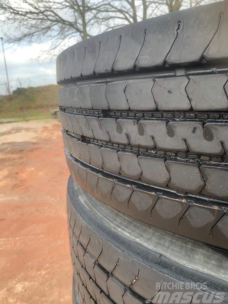 Bridgestone 295/80/22,5 Neumáticos, ruedas y llantas