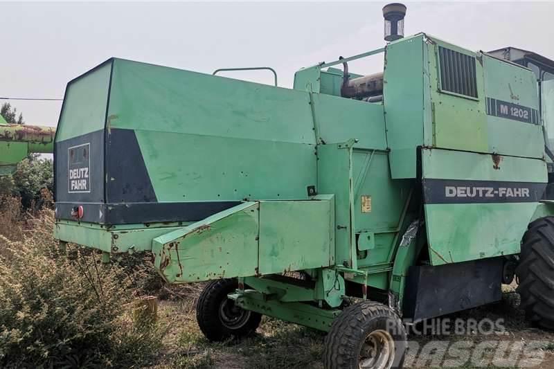 Deutz -Fahr M1202 Combine Harvester Tractores