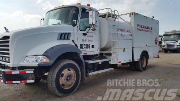 Mack Lube truck GU813E Camiones cisterna