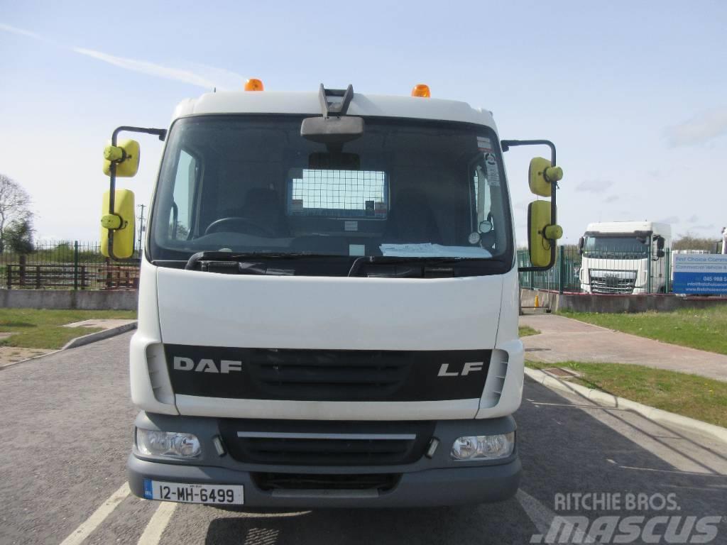 DAF 45.210 ATI Camiones portamaquinaria