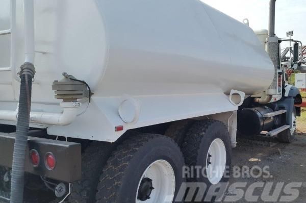 Mack water truck GU813E Camiones cisterna
