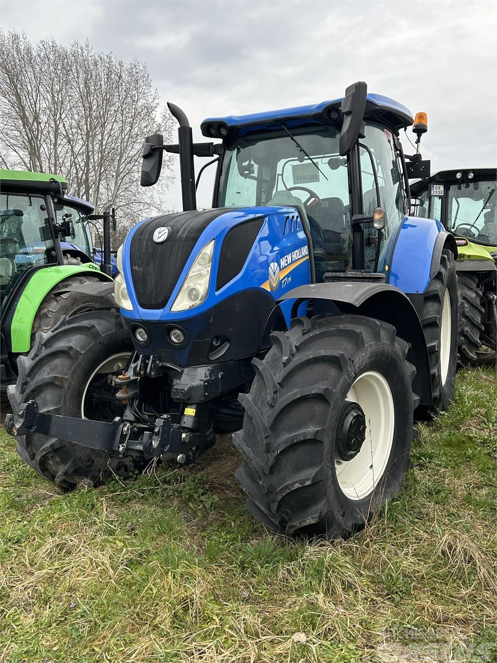 New Holland T 7.175 Tractores
