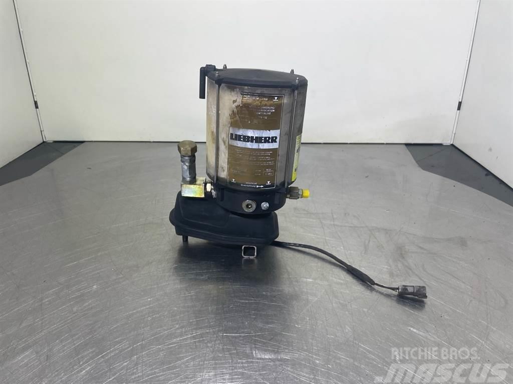 Liebherr A934C-10228443-Lubricating pump/Vetsmeerpomp Chasis y suspención