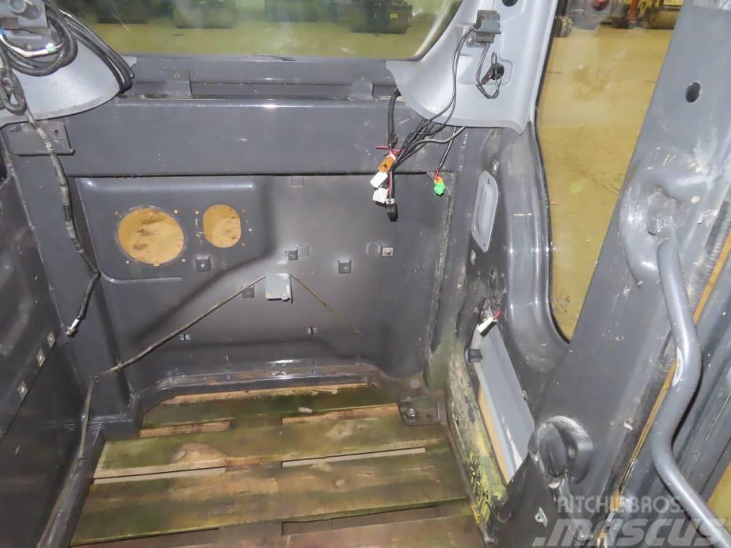 Hitachi ZX 130-5 B Cabinas e interior