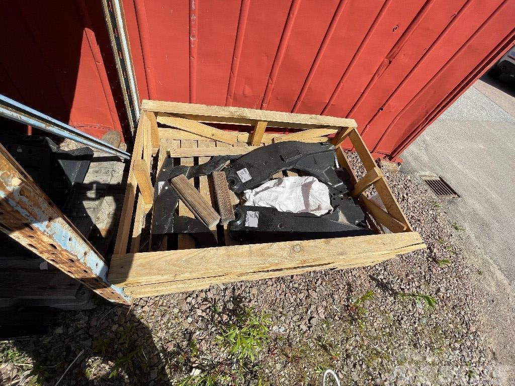 Quicke Ålö Nya lastarfästen till JD 6120-6140 Otros accesorios para tractores