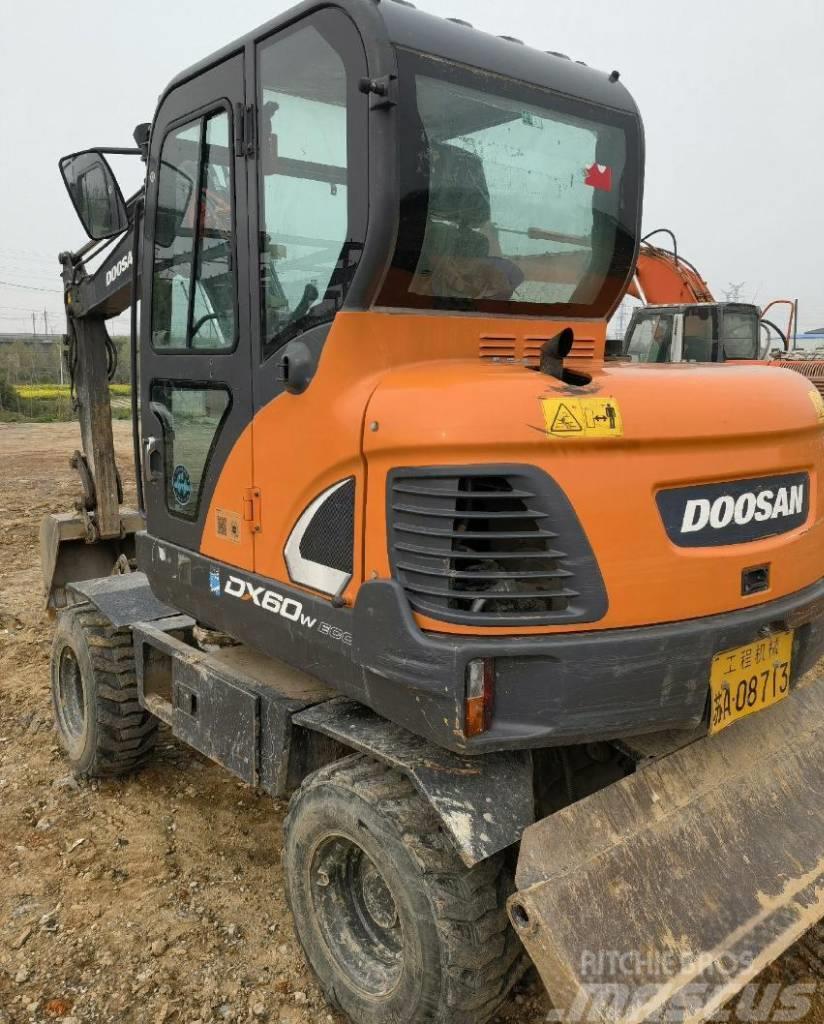 Doosan DX60W Excavadoras de ruedas