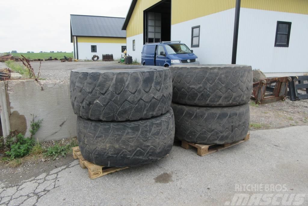  4 st beg däck m fälg till Volvo L70F Neumáticos, ruedas y llantas