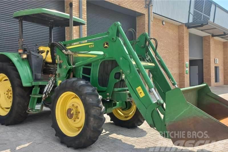 John Deere 6330 Cab with loader Tractores