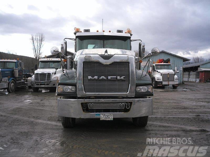 Mack Titan TD 713 Camiones polibrazo