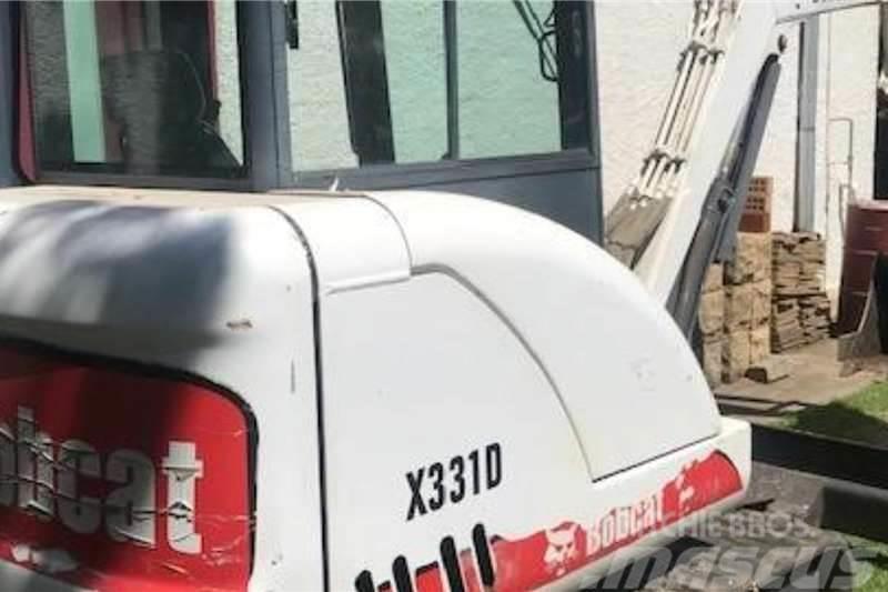 Bobcat X331D 3.1 Ton Excavator Tractores