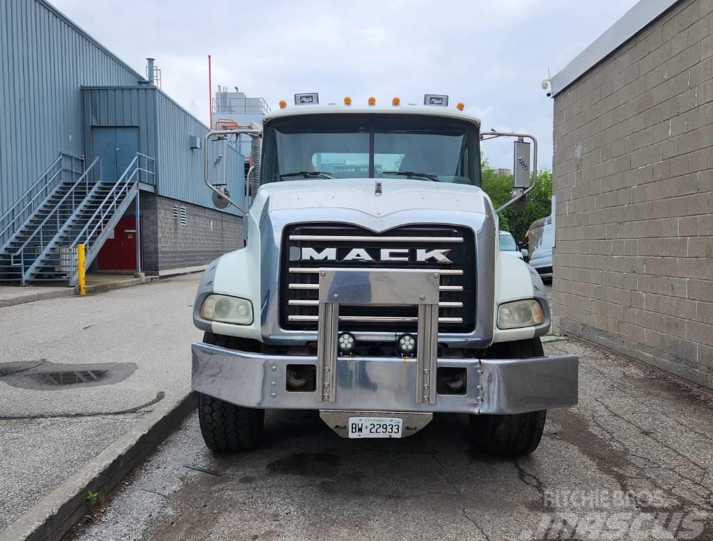 Mack Granite GU 813 Camiones con gancho