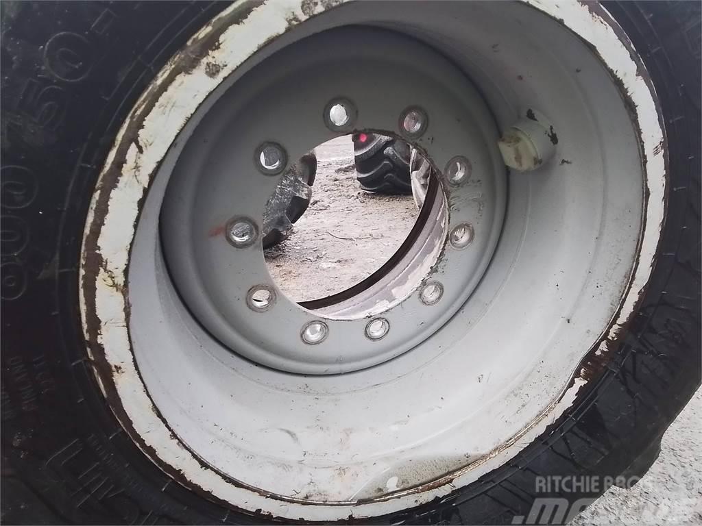 Komatsu 901 20x24,5 Neumáticos, ruedas y llantas