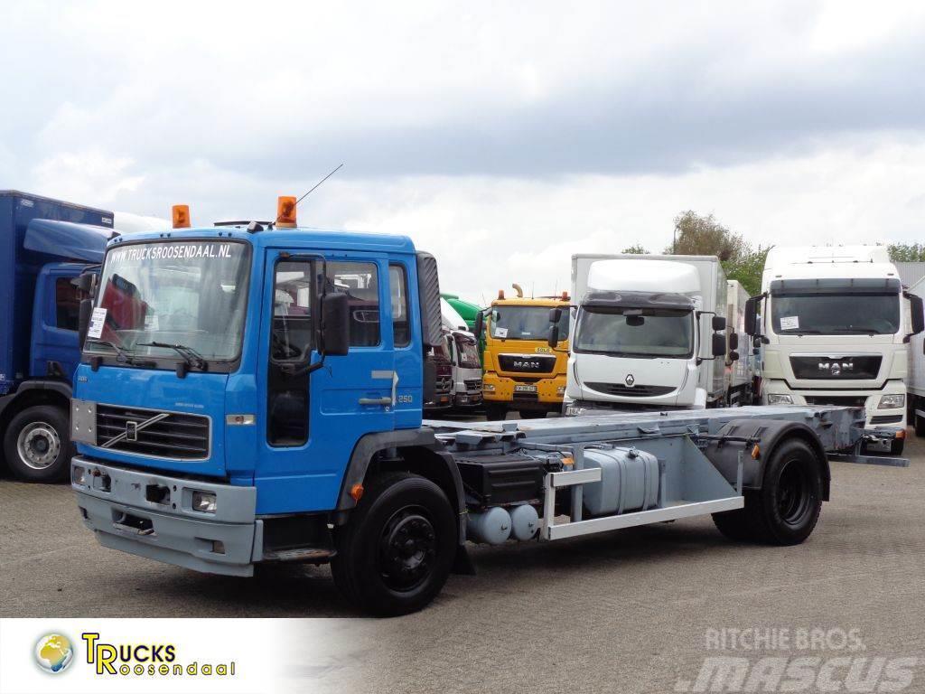 Volvo FL 250 + Manual Camiones chasis