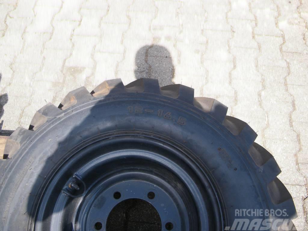 Kumho 12-16,5 Neumáticos, ruedas y llantas