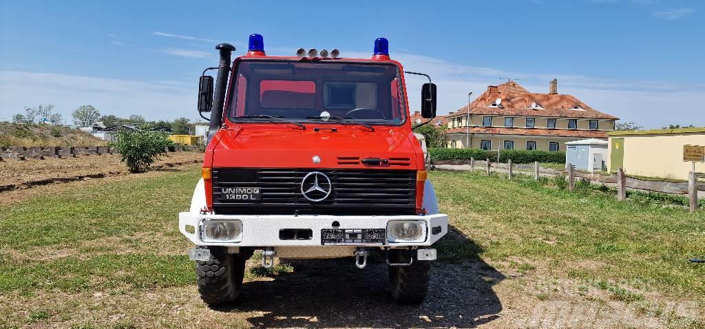 Mercedes-Benz Unimog U1300L Turbo Feuerwehr Grúas de vehículo
