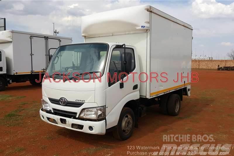 Toyota DYNA 150, FITTED WITH 3.200 METRE LONG VOLUME BODY Otros camiones