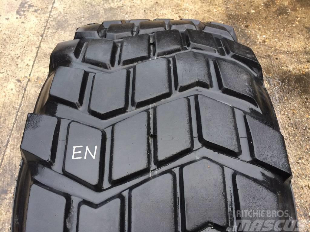 Michelin 525/65R20.5 XS - USED EN 80% Neumáticos, ruedas y llantas