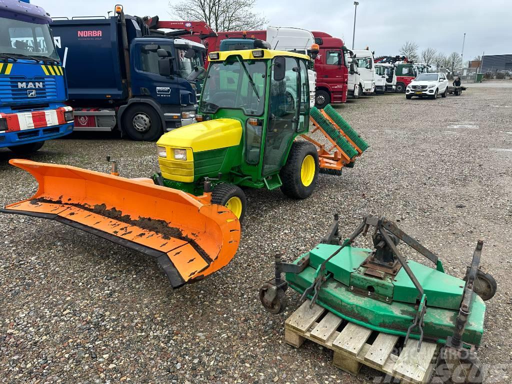 John Deere 2720 with equipment Tractores compactos