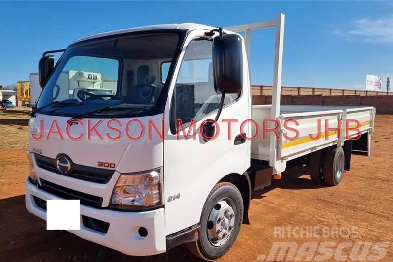 Hino 300, 915, FITTED WITH DROPSIDE BODY Otros camiones