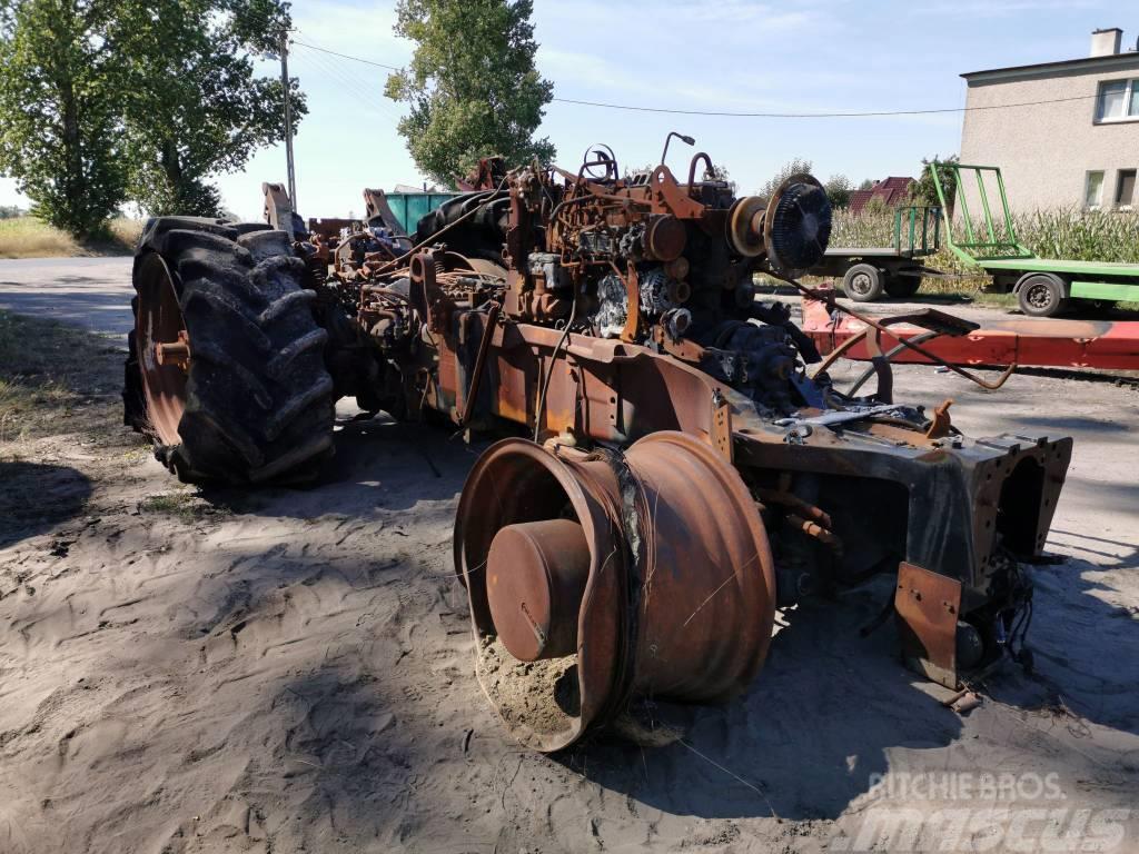 New Holland T8. 360  2013r  parts Tractores