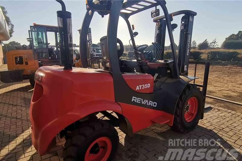  Other Revaro AT35D All Terrain 3.5 Ton Diesel Fork Tractores