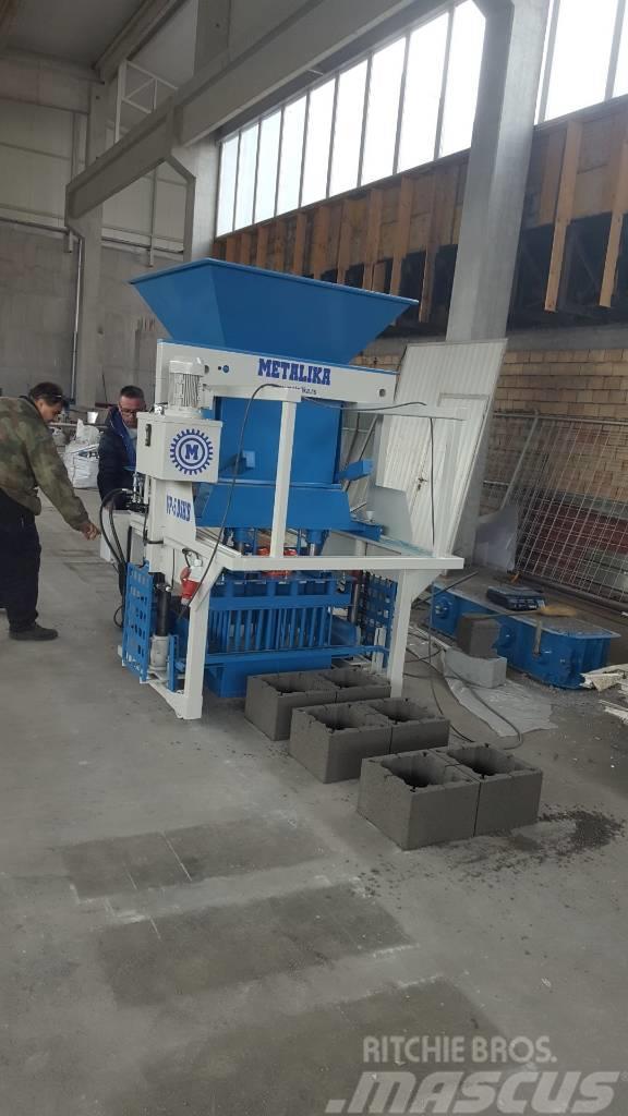 Metalika Concrete block making machine Hormigoneras de piedras