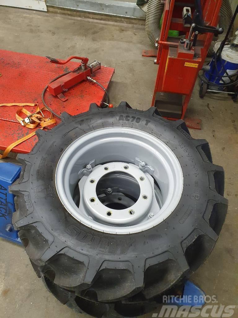 Mitas 2 st nya traktordäck 320/70 R20 Neumáticos, ruedas y llantas