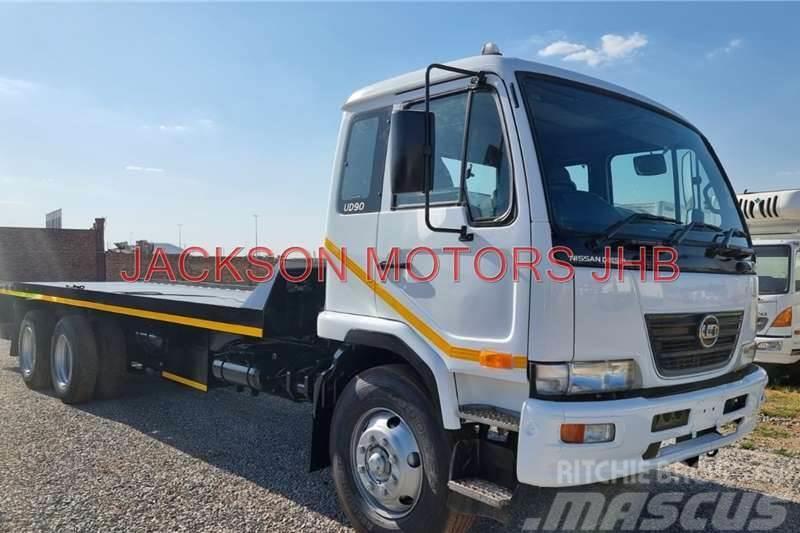 Nissan UD90,6x2 TAG AXLE & TOW TRUCK ENGINEERING ROLLBACK Otros camiones