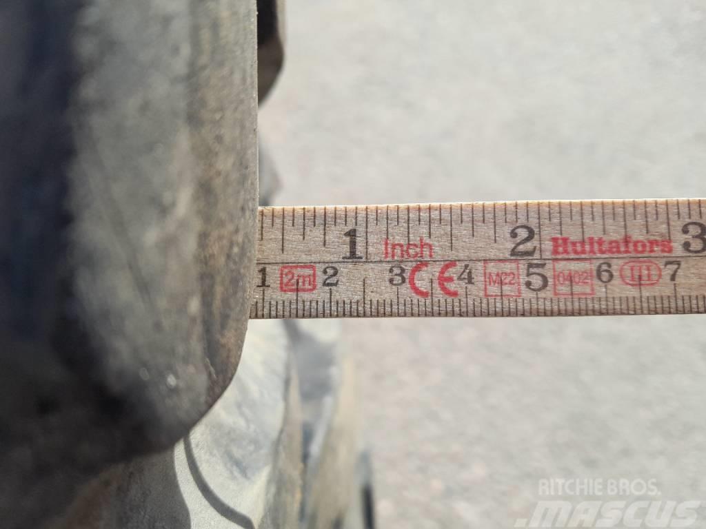 BKT 12,5/80-18 Neumáticos, ruedas y llantas