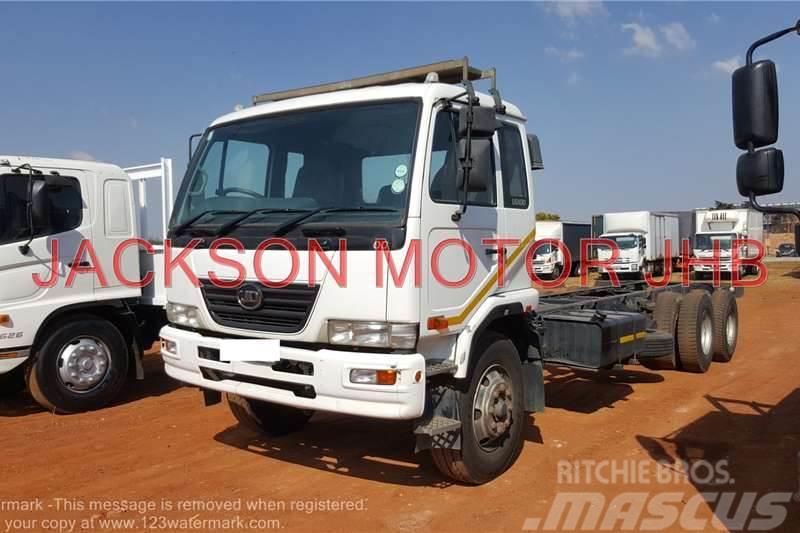 Nissan UD100, 6x2 TAG AXLE CHASSIS CAB Otros camiones